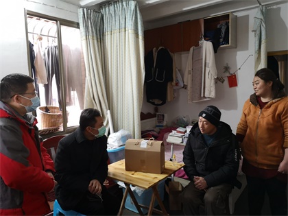 市总工会慰问困难职工 (2).jpg