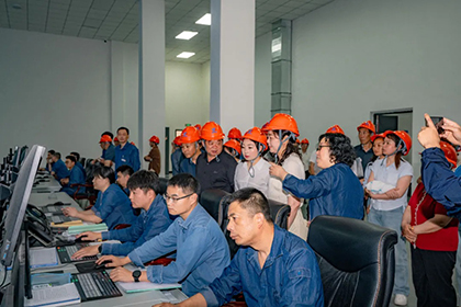 研学班学员参观火博体育.jpg