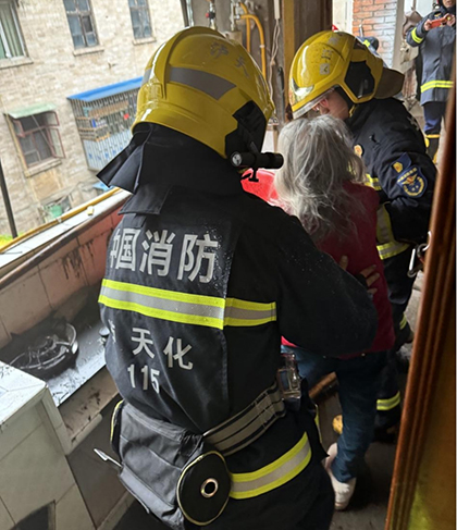 火博体育消防救护中心成功处置民房火灾事故