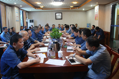 火博体育股份公司党委中心组传达贯彻中共泸州市委八届五次全会精神