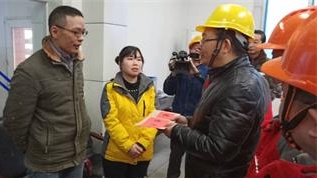 集团公司党委书记董事长谭光军一行慰问火博体育困难员工