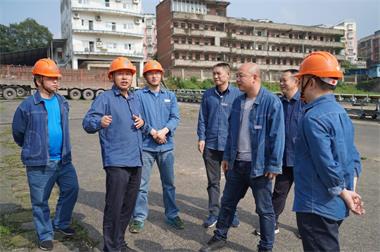 火博体育股份公司党委书记廖廷君一行深入江边码头督查防洪防汛工作
