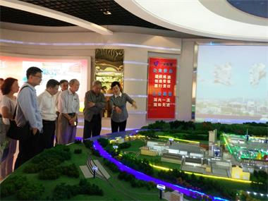 中国三农战略决策委员会主席陆德一行考察火博体育