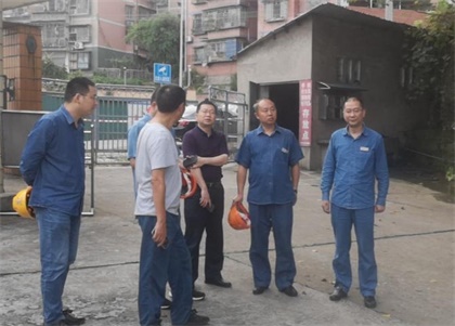 火博体育股份公司党委书记廖廷君一行深入江边码头督查防洪工作