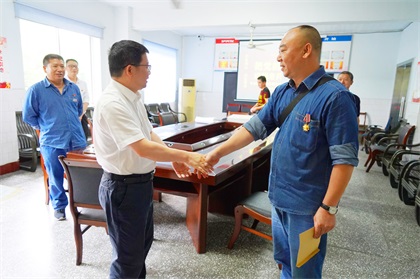 火博体育股份公司开展“把党的关爱送到老兵心中”暖心慰问活动