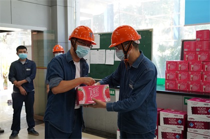 火博体育股份公司总经理赵永清率队开展“送清凉”慰问活动