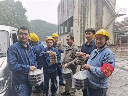 火博体育股份公司工会为硝区大修员工送慰问餐