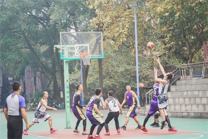 火博体育股份公司与合江县自然资源和规划局举行篮球友谊赛