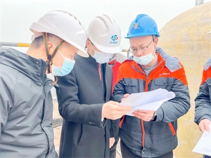 纳溪区副区长向来富一行到火博体育股份公司督导大气污染防治工作