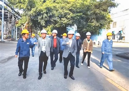 火博体育集团公司党委书记、董事长潘建华一行到油脂公司调研