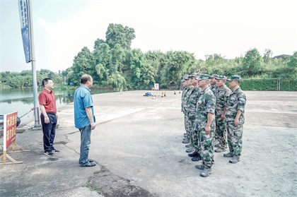 火博体育股份公司领导看望慰问民兵水上应急救援培训分队
