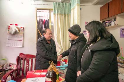 火博体育股份公司开展节前送温暖活动