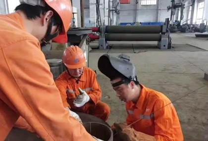 弘旭公司蒋兴勇荣获纳溪区2022 年度“云溪工匠”荣誉称号