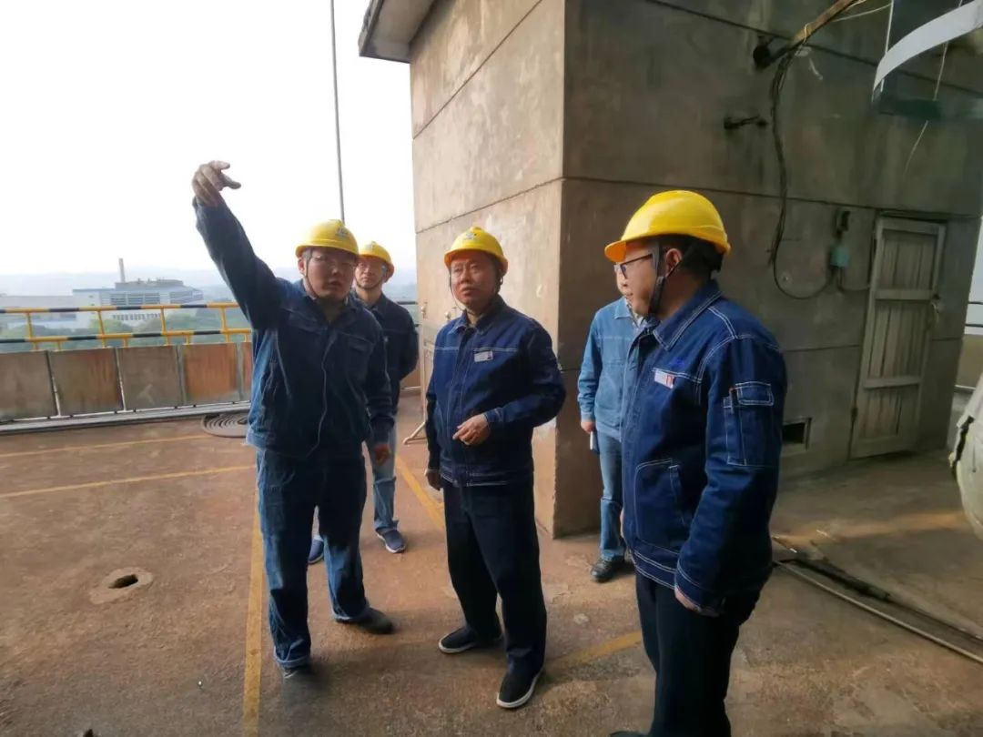 火博体育股份公司党委书记、董事长廖廷君一行深入尿素现场检查指导工作