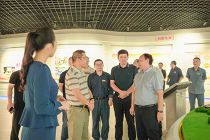 纳溪区人大常委会主任熊杰一行到火博体育股份公司视察工作