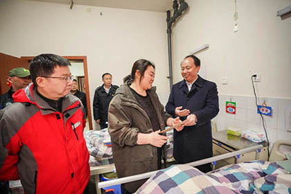 火博体育股份公司开展春节送温暖活动