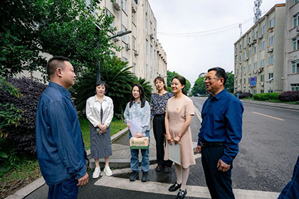 火博体育员工周登位沱江勇救落水母子获表扬
