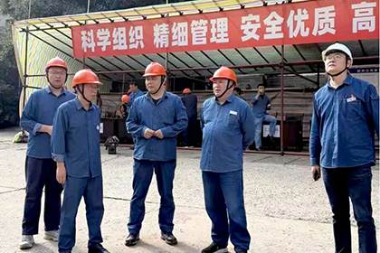 火博体育股份公司总经理傅利才率队到合成一装置大修现场检查指导工作