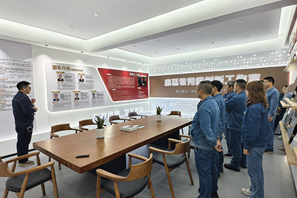 火博体育股份公司工会组织广大员工参观劳模和工匠创新工作室及诗书画院